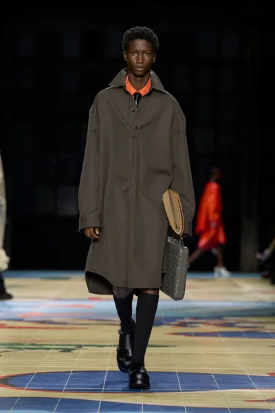 Look 19